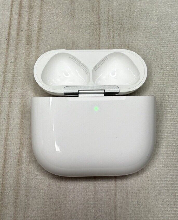 Apple AirPods 4 with Active Noise Cancellation -Charging Case A3059- Very Good