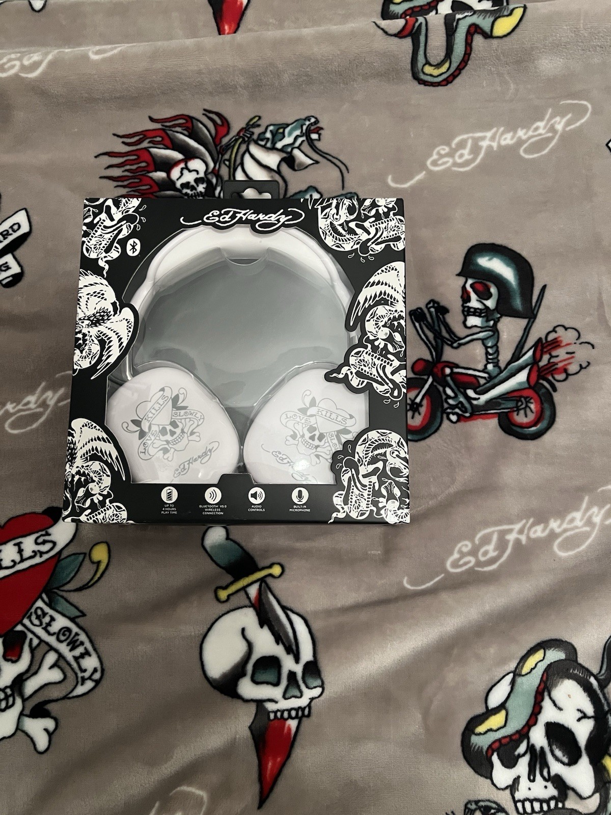 Ed Hardy Wireless Headphones Bluetooth V5.0 White Love Kills Slowly Brand New