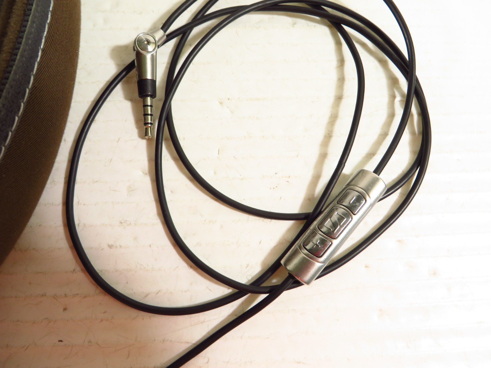Sennheiser Momentum 1.0 Wired Headphones Over Ear (Brown) w/ Case, Works Great