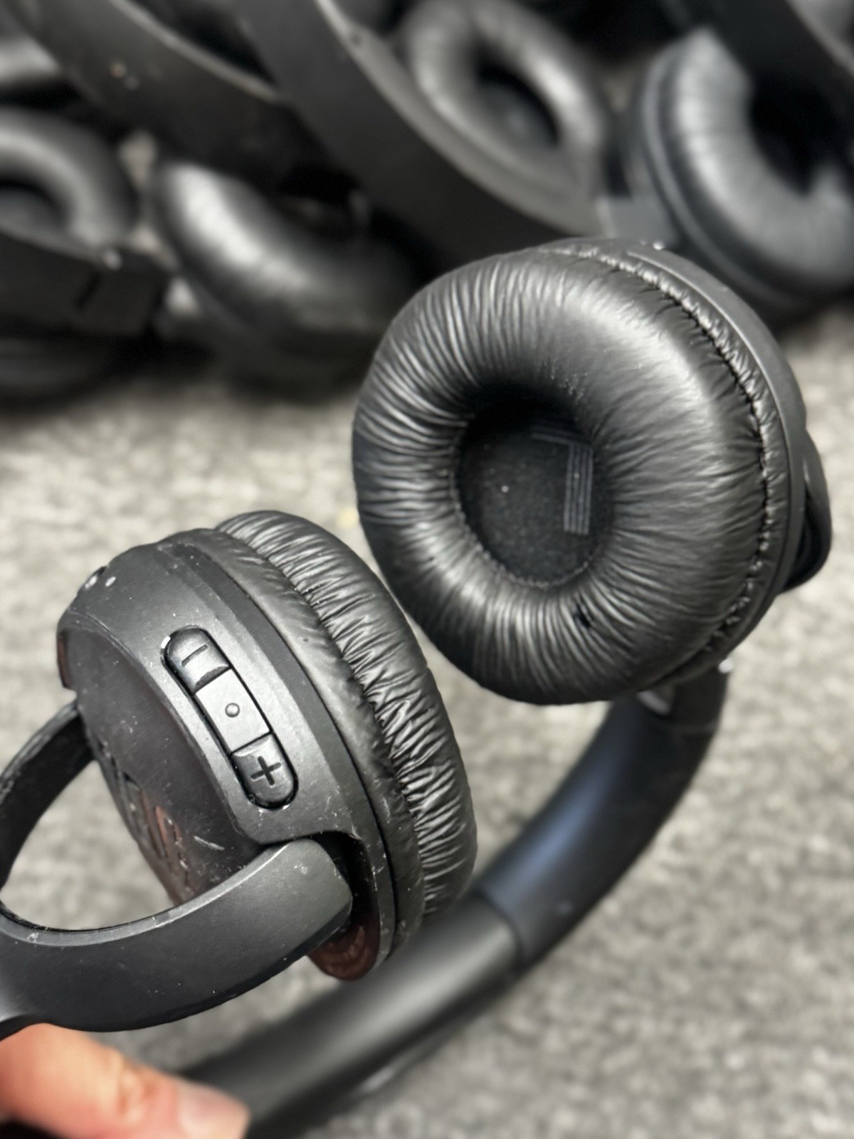 [LOT OF 8] JBL Tune 520BT Wireless On-Ear Headphones Bluetooth – Black