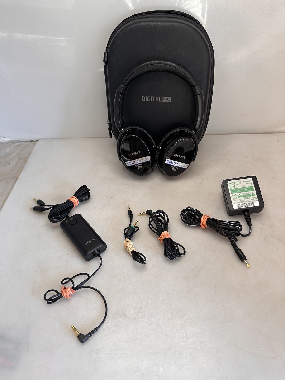 Sony MDR-NC500D Black Digital Noise-Cancelling Headphones with Case UNTESTED