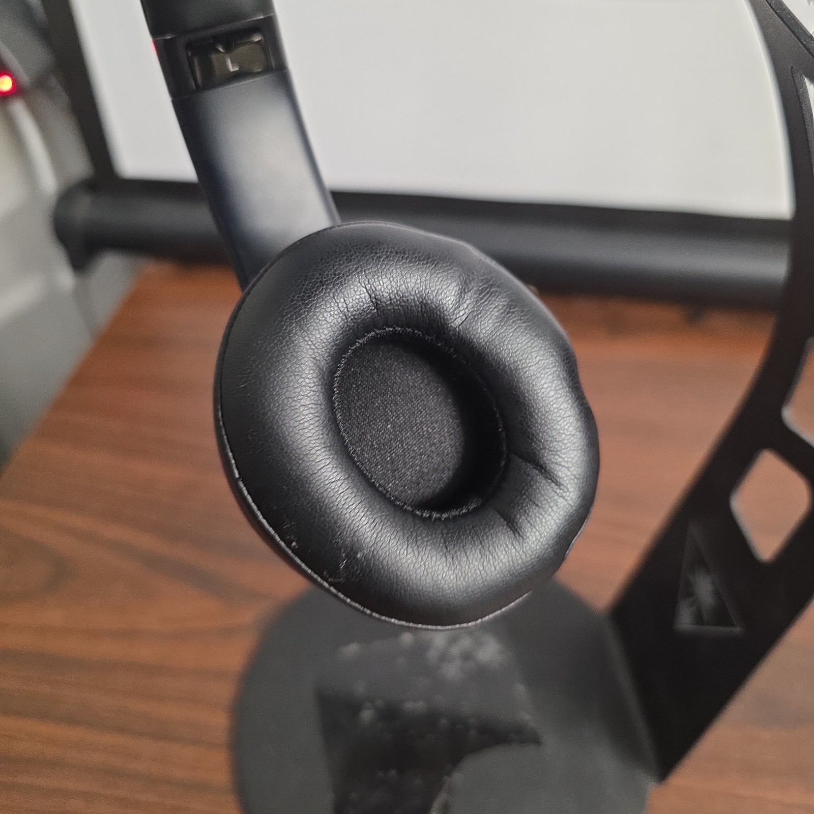 Beats by Dr. Dre Beats Solo 3 Wireless Bluetooth Headphones Gloss Black K