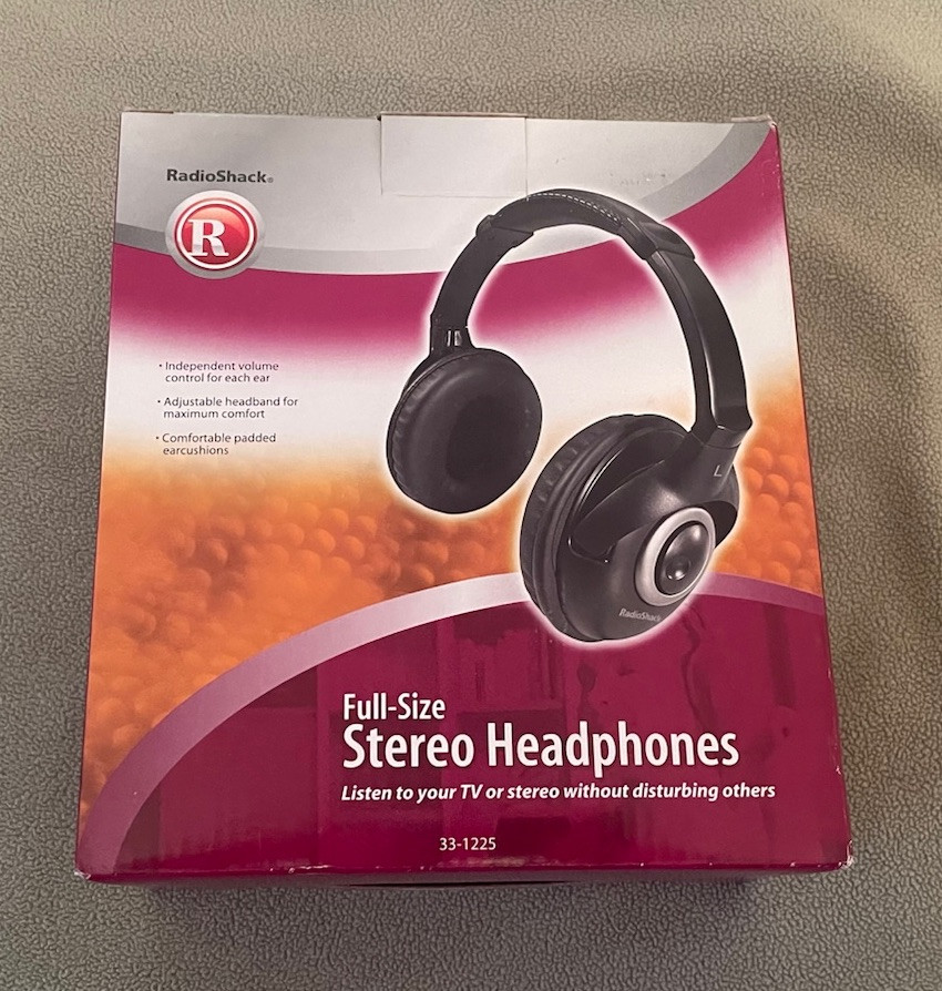Radio Shack Black Stereo Comfort Headphones 33-1225 W/ Box & Adapter Clean