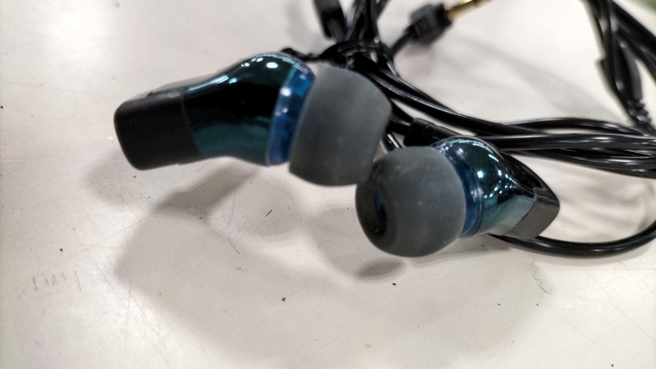 Ultimate Ears TripleFi 10 In-Ear Earphones Black 20Hz–20kHz 32Ω 117dB