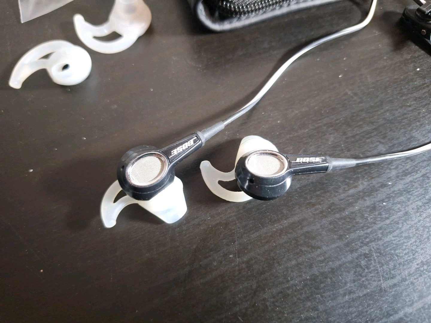 Bose TriPort IE In-Ear Mobile Headphones – Black/White