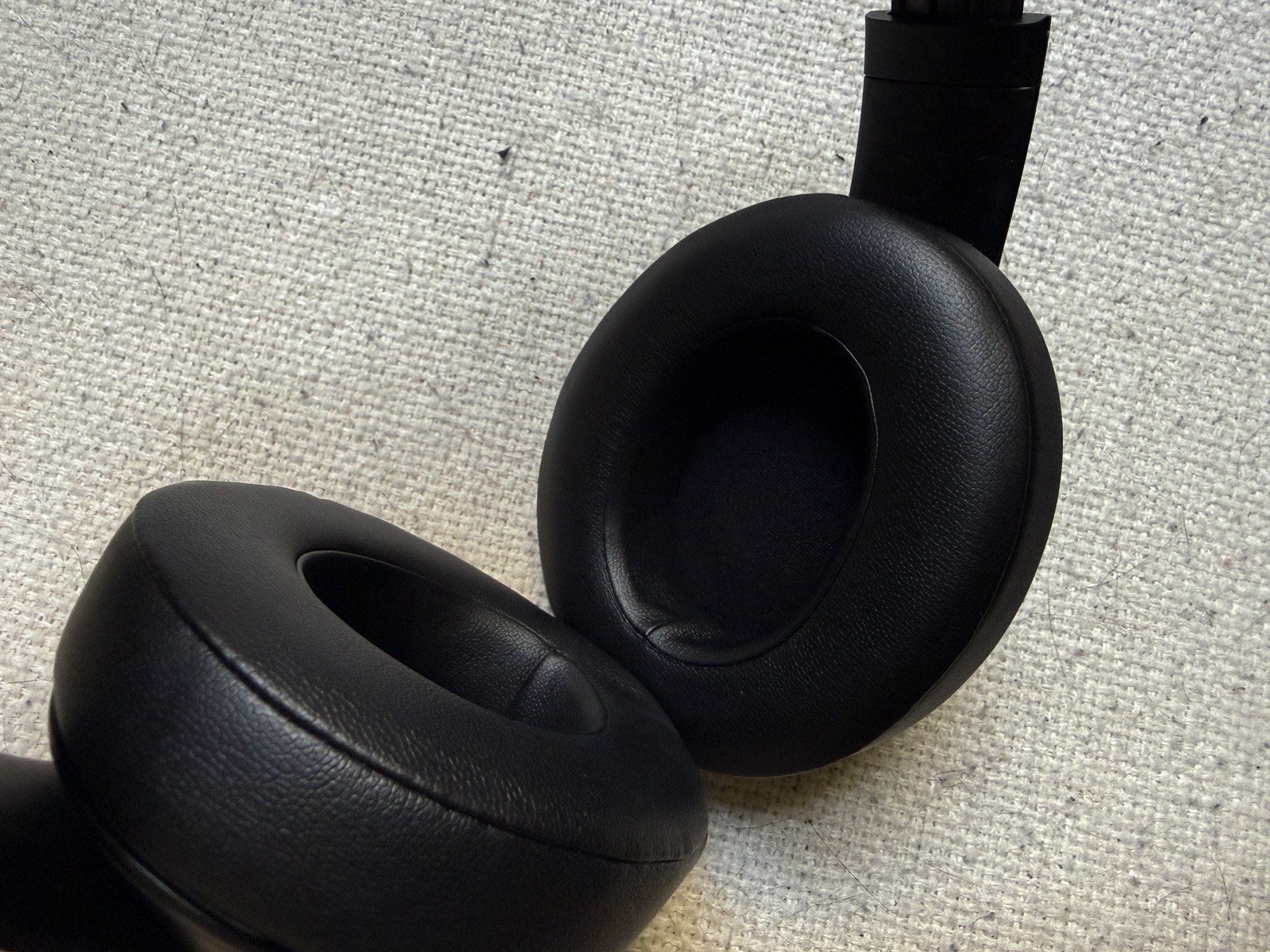 Beats by Dr. Dre Solo3 Wireless On-Ear Headphones, Black
