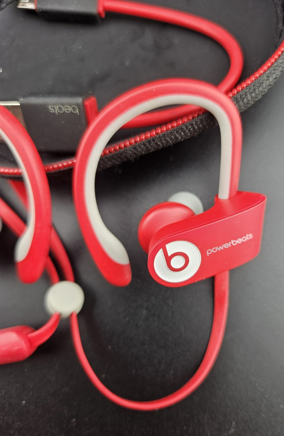 Beats Powerbeats2 Wireless Ear Hook Earphones by Dr. Dre B0516 – Red + Gray