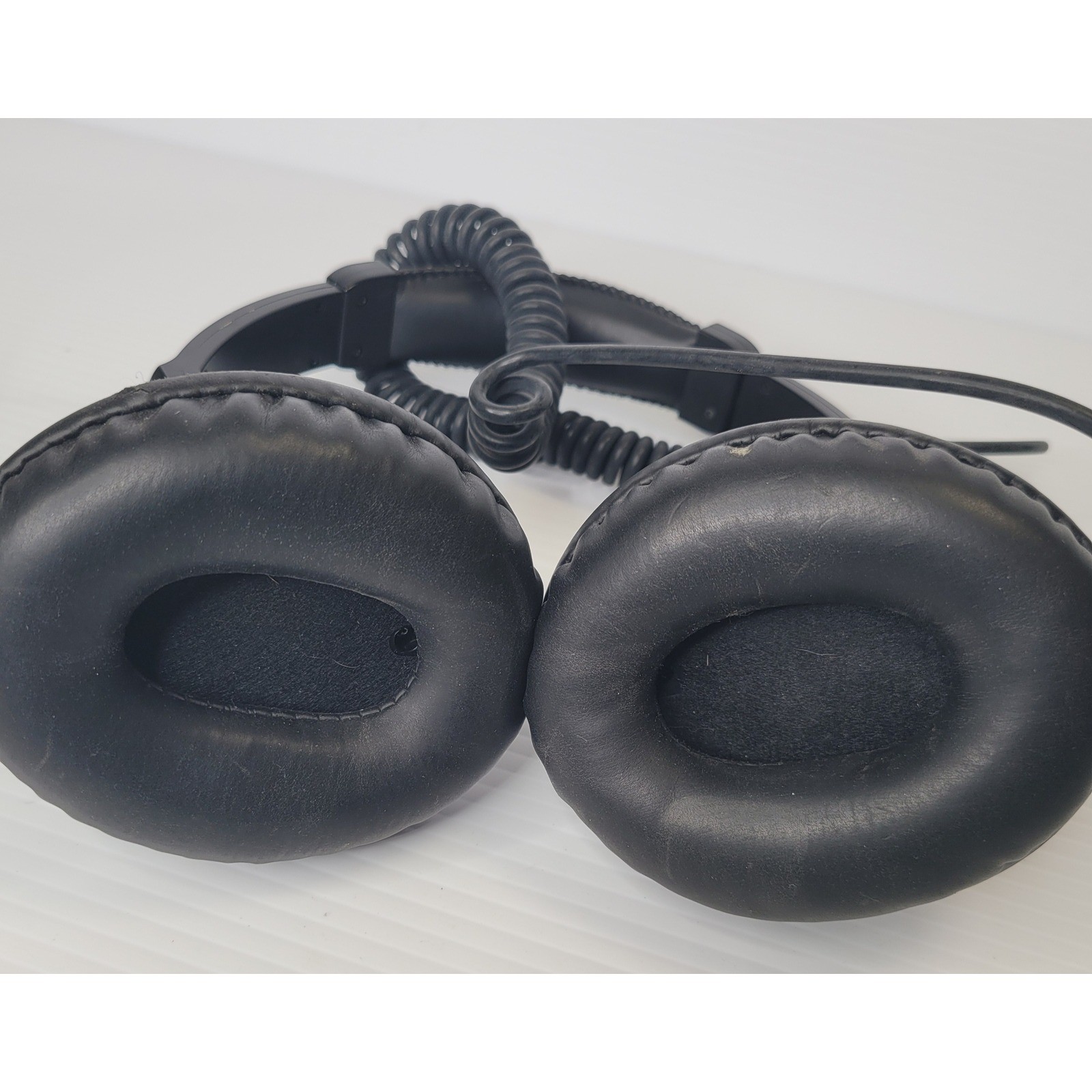 RadioShack Headphones Mens Black Wired Over Ear Coiled Cord Vintage