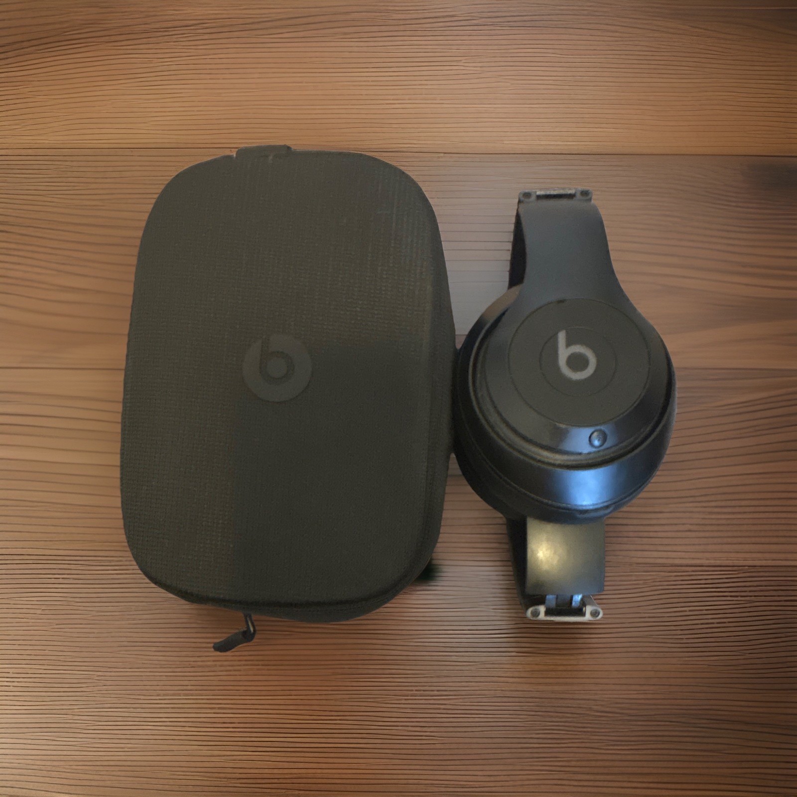 Beats by Dr. Dre Over-Ear Headphones Black/Gray Case USB-C Cable