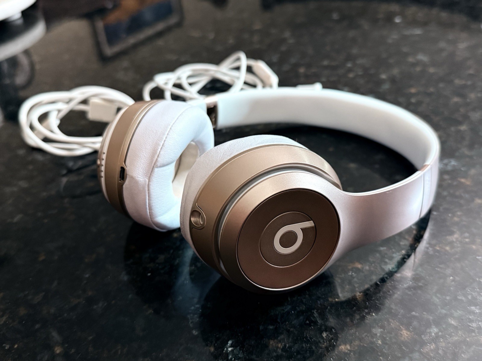 Beats by Dr. Dre Solo2 On-Ear Headphones Gold/White Wired 3.5mm Headband