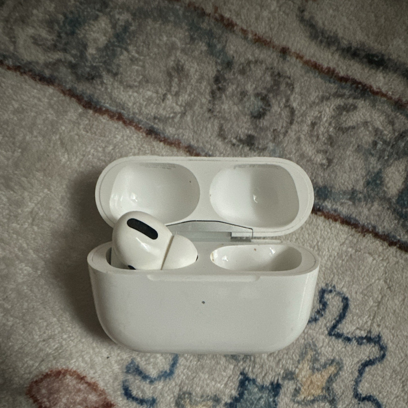 Apple AirPods Pro (2nd Gen) White Bluetooth Earbuds w/ USB-C Case ANC
