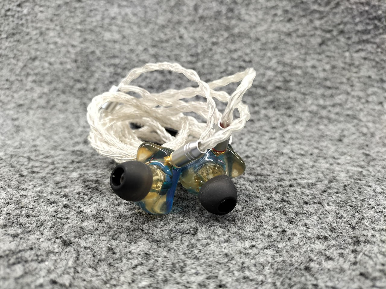 iBasso AM05 5-BA IEMs 2.5mm Blue w/Adapter – Ultra-Light 6.6g 32Ω 115dB