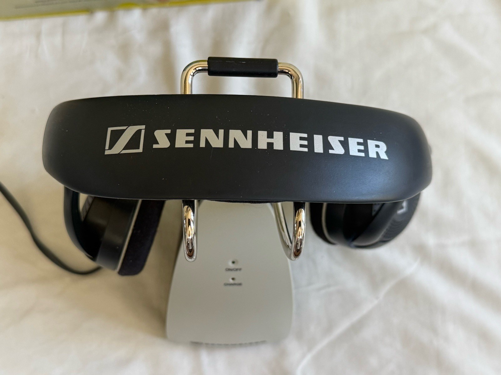 Sennheiser RS 120 Wireless Headphone System HDR 120 w/ Box Base Cord Untested