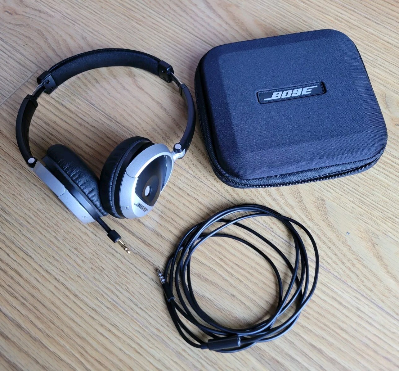 Bose OE Triport On-Ear Foldable Headphones – Black and Silver