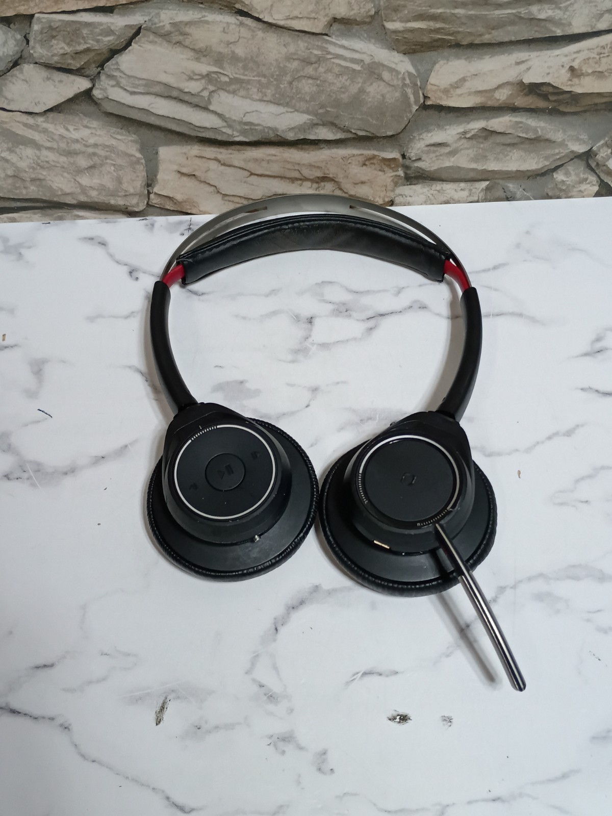 Plantronics Voyager Focus UC B825 Wireless Bluetooth Headset – No Dongle