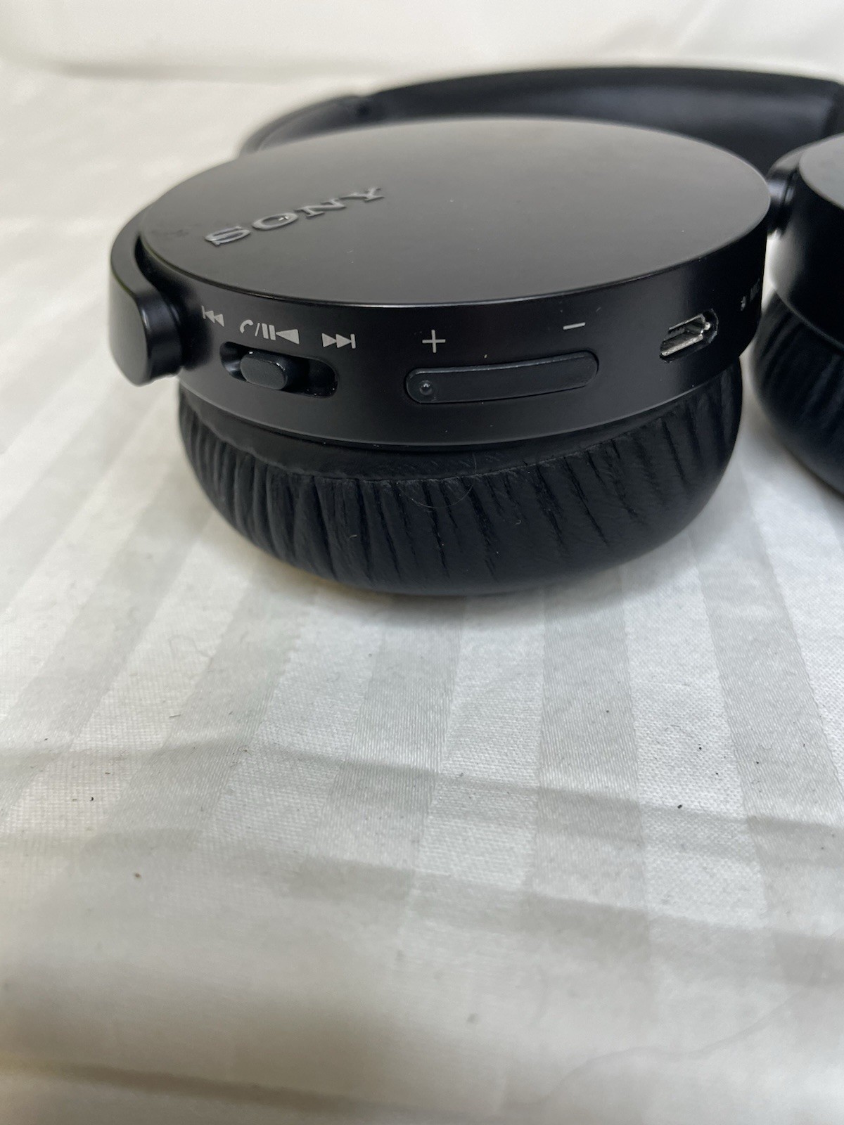 Sony MDR-XB650BT Extra Bass Bluetooth Headphones Black