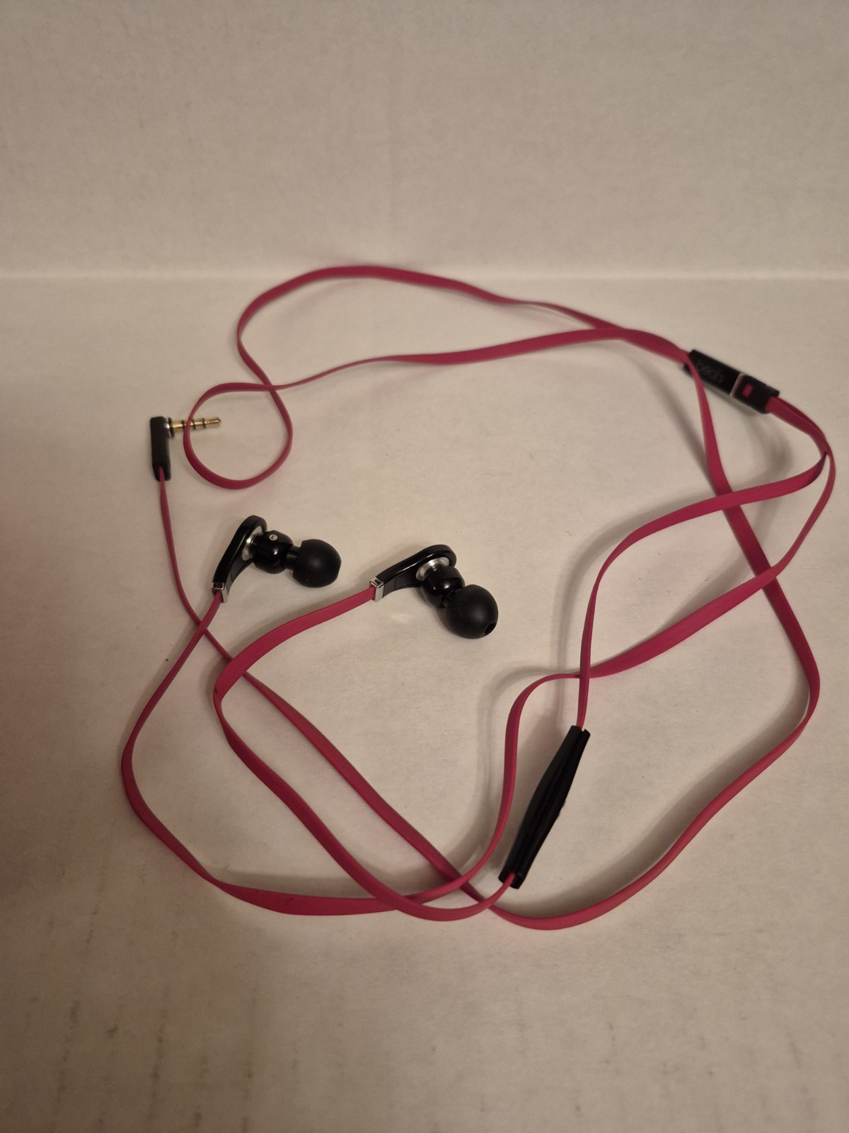 Beats by Dr. Dre Beats Tour Red/ Black 777-00023-01-B Wired In-Ear Headphones
