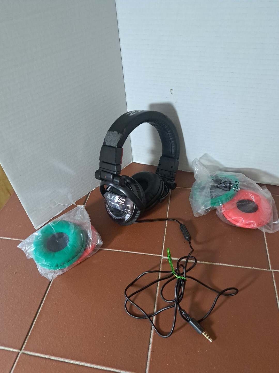 Pioneer STEEZ Headphones SE-D10M Over the Ear Working. Has Cosmetic Damage