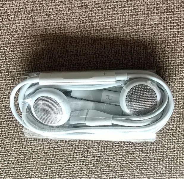 2X Authentic Apple iPod iPhone Earphones Headphones Earbuds+Remote Control+Mic