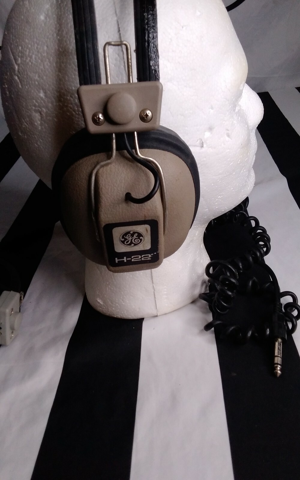 2 Vintage Stereo Headphones – Realistic Nova 10 & General Electric H-22 – Japan