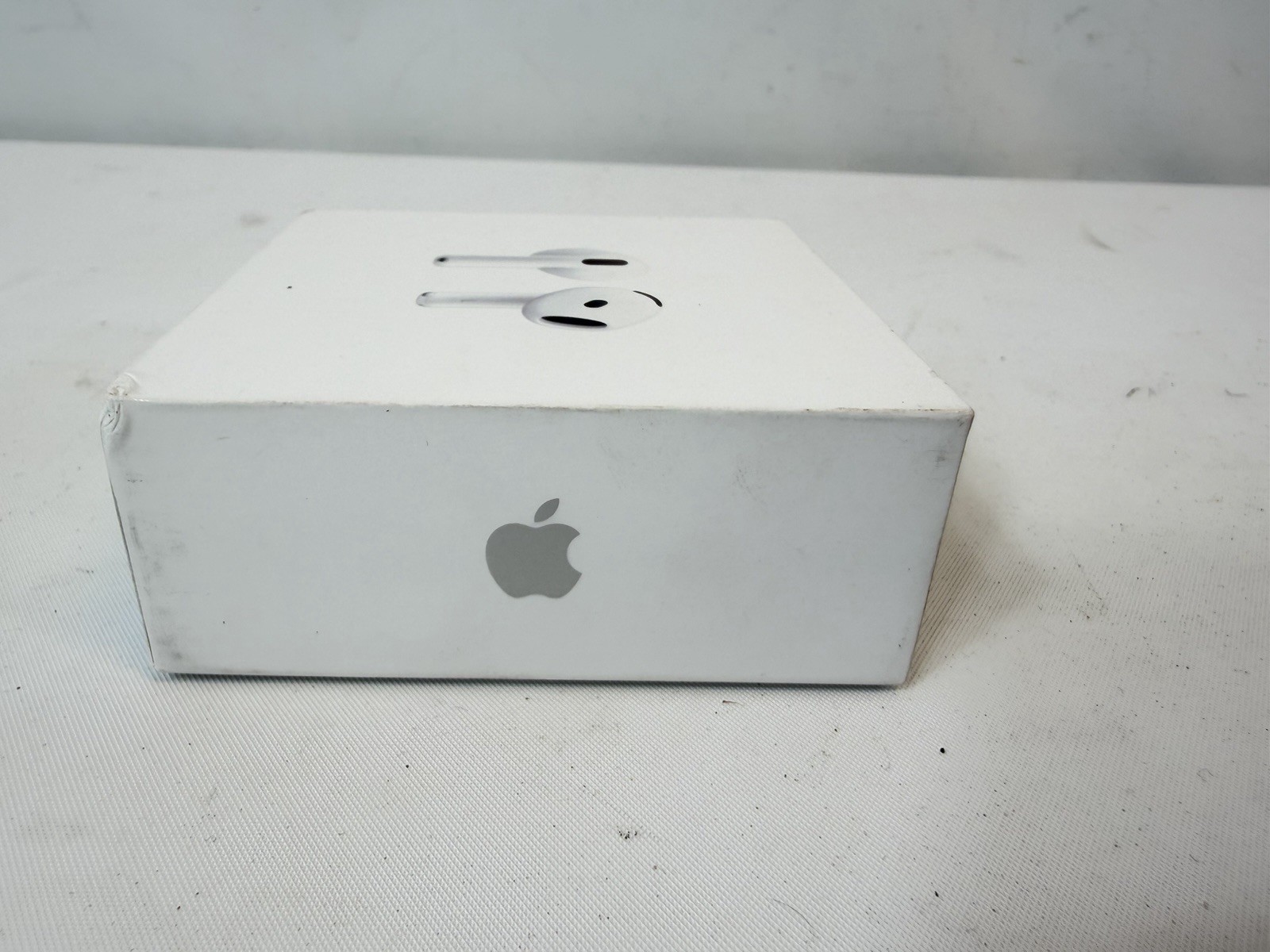 NEW Apple MXP63LL/A AirPods 4 White In Ear Headphones Model A3050 A3053 A3058