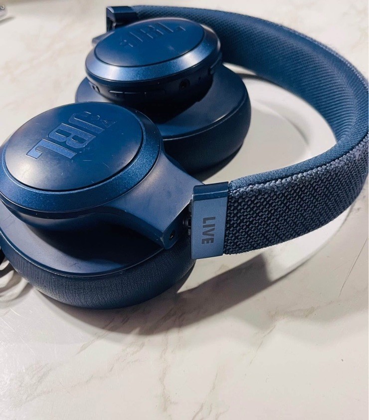 JBL Live 460NC Blue Wireless Bluetooth On – ear noise canceling headphones