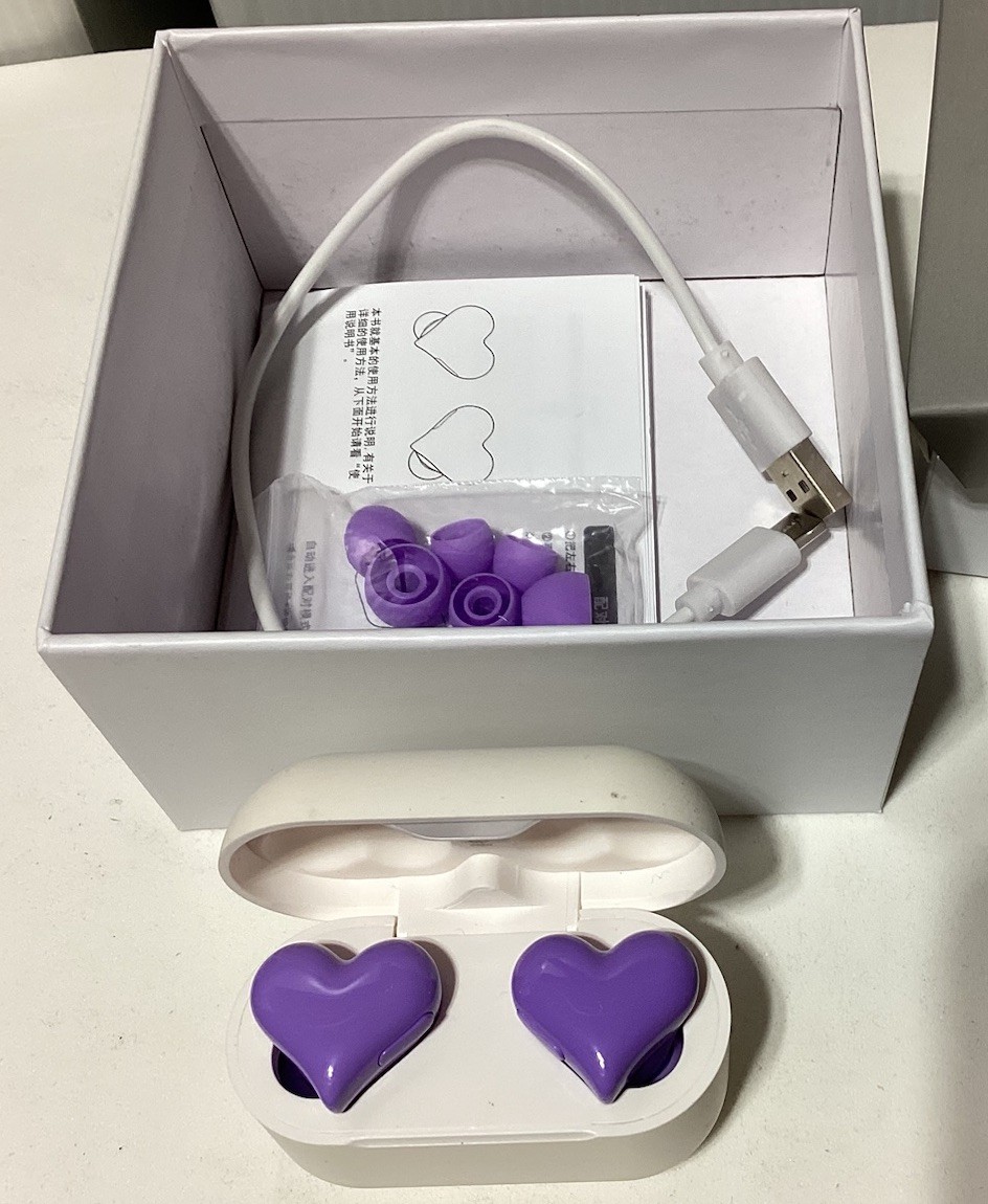 Bluetooth Headphones Purple Heart-shaped – Brand New w All Accessories
