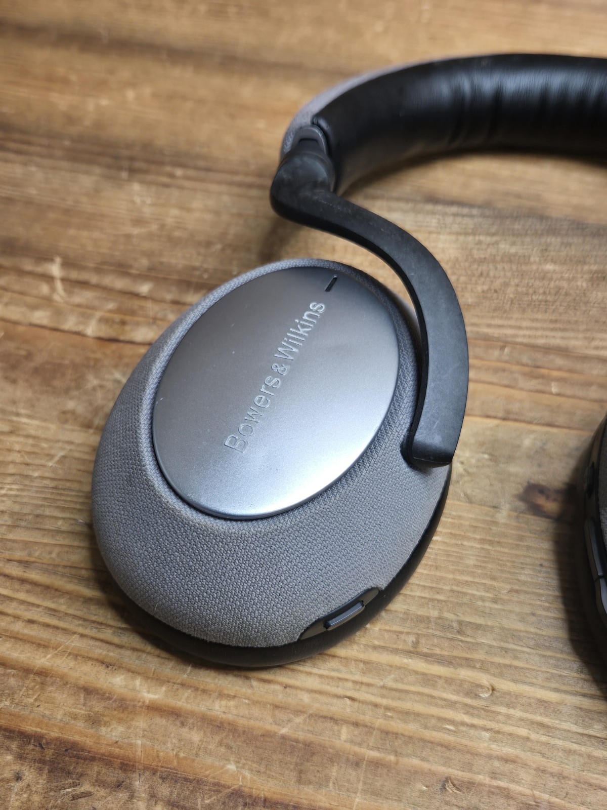 Bowers & Wilkins PX7 Wireless Bluetooth ANC Over-Ear Headphones Black 40mm