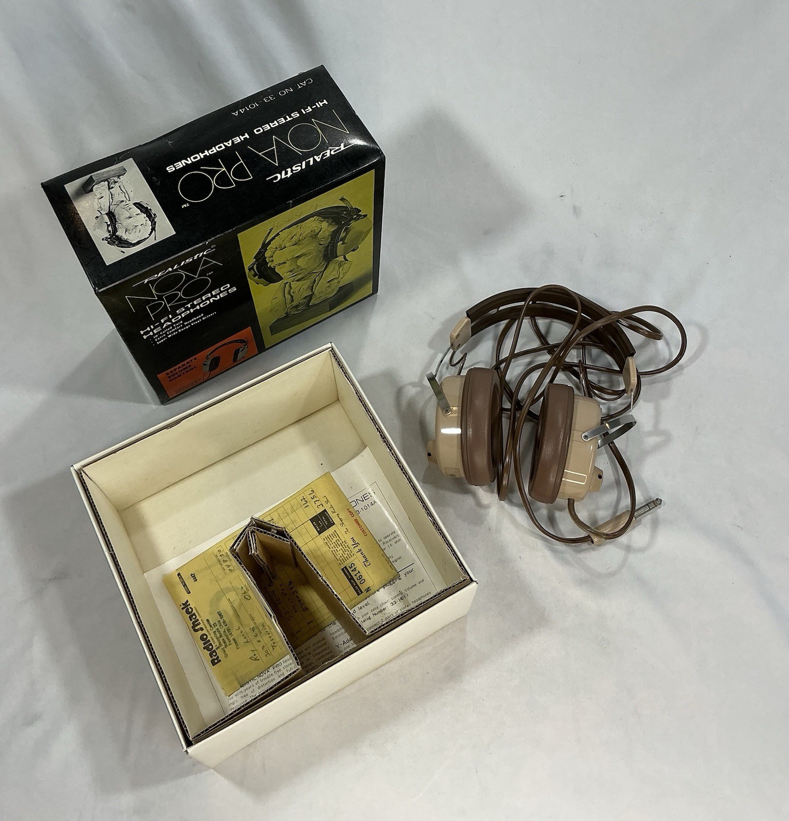 NOS Realistic Nova Pro Vintage Hi-Fi Stereo Headphones Independent Volume w/Box