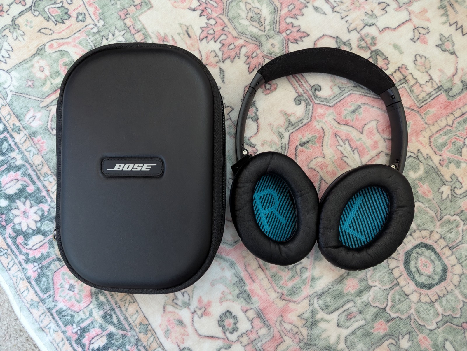 Bose QuietComfort QC25 Over-Ear Headphones Adjustable Headband Built-In Mic Case