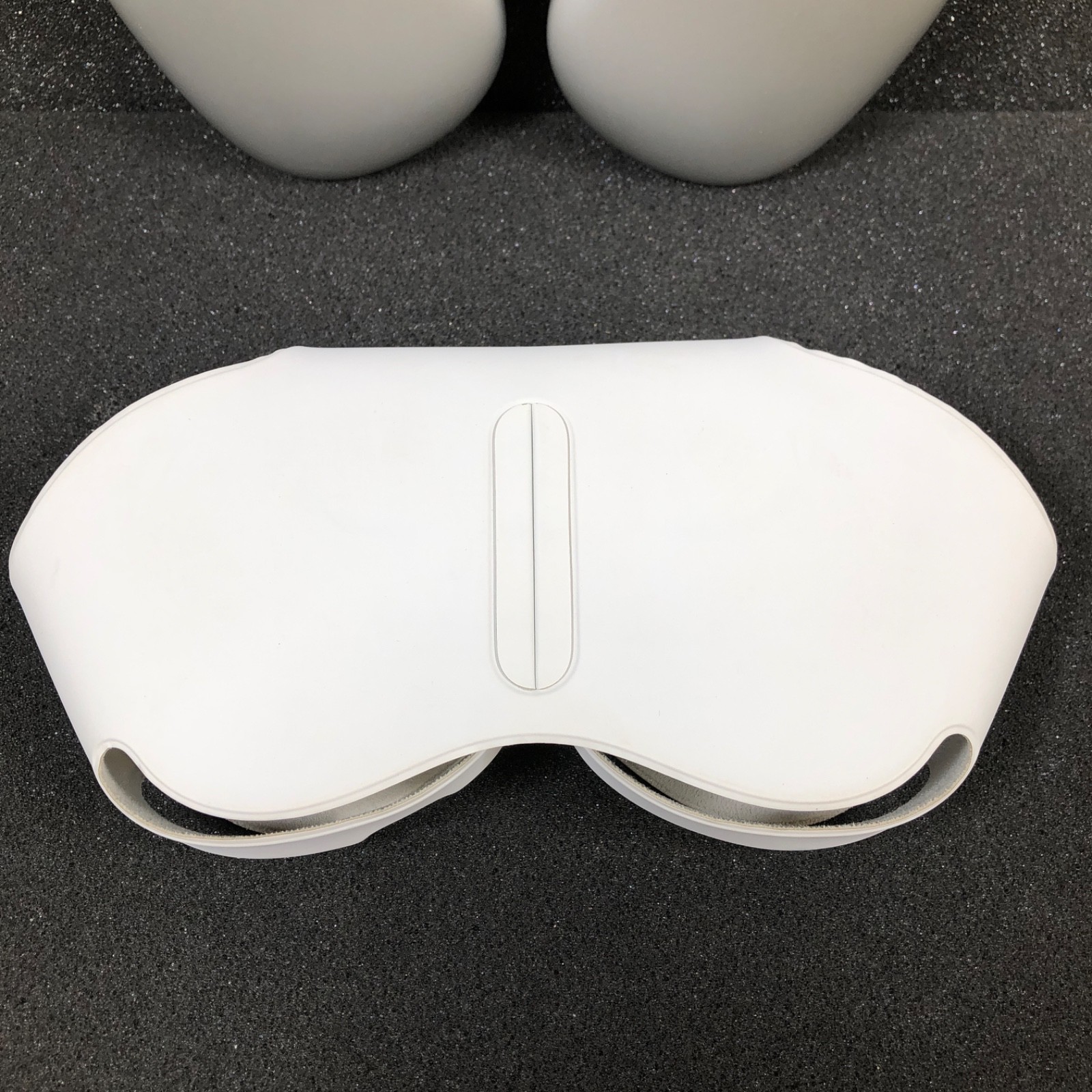 Apple AirPods Max A2096 Wireless Bluetooth Over-Ear Headphones Silver w/ Case