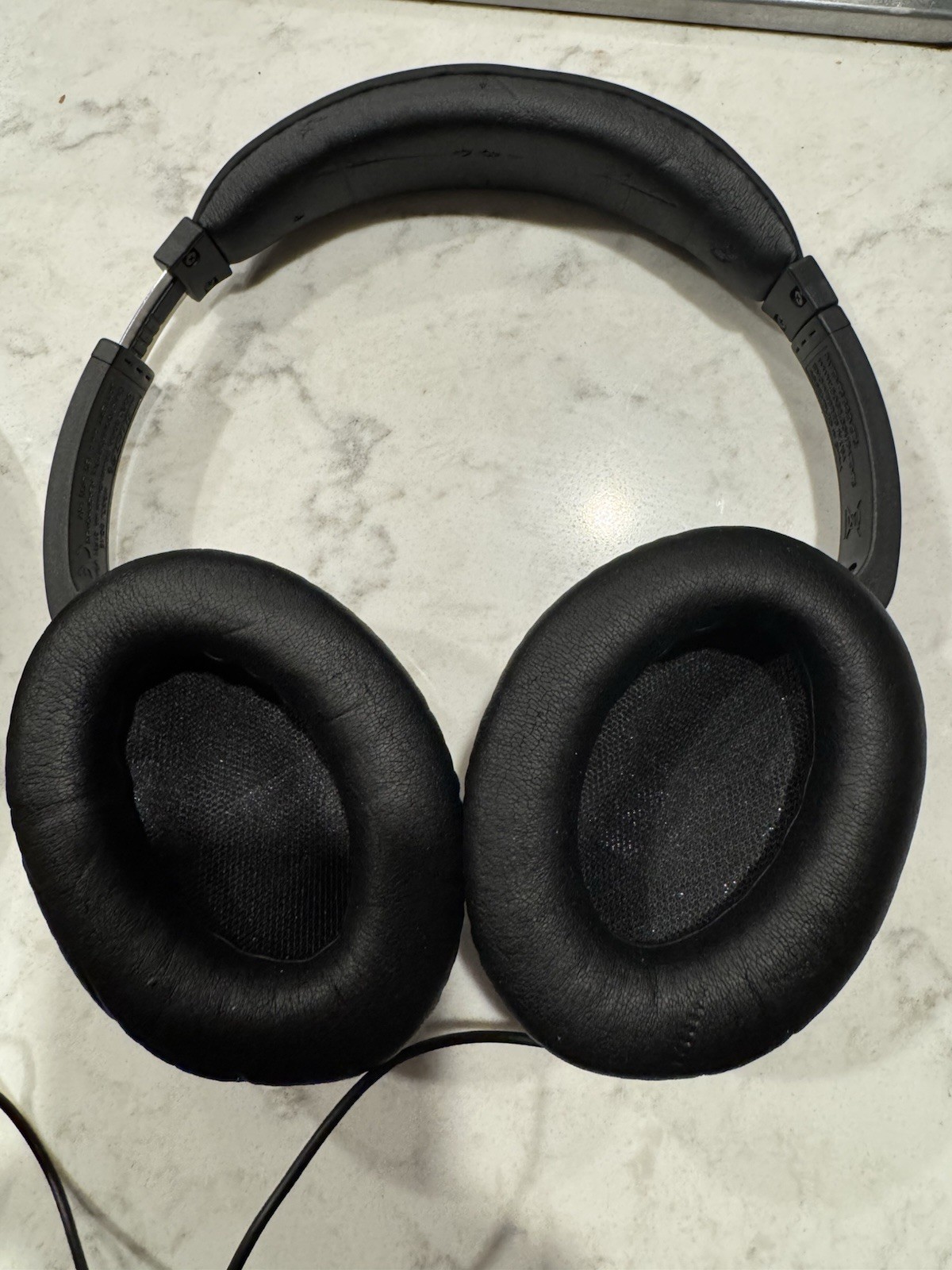 Bose QuietComfort 15 On The Ear Acoustic Noise Cancelling Headphones Case/Cords