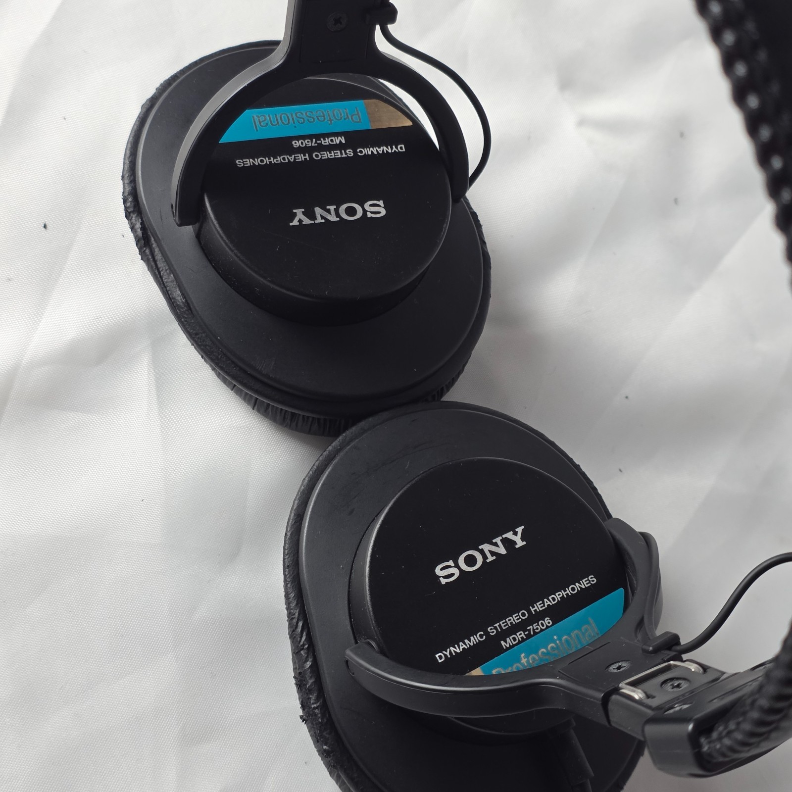 Sony MDR-7506 Professional Closed-Back Dynamic Stereo Monitoring Headphone Black
