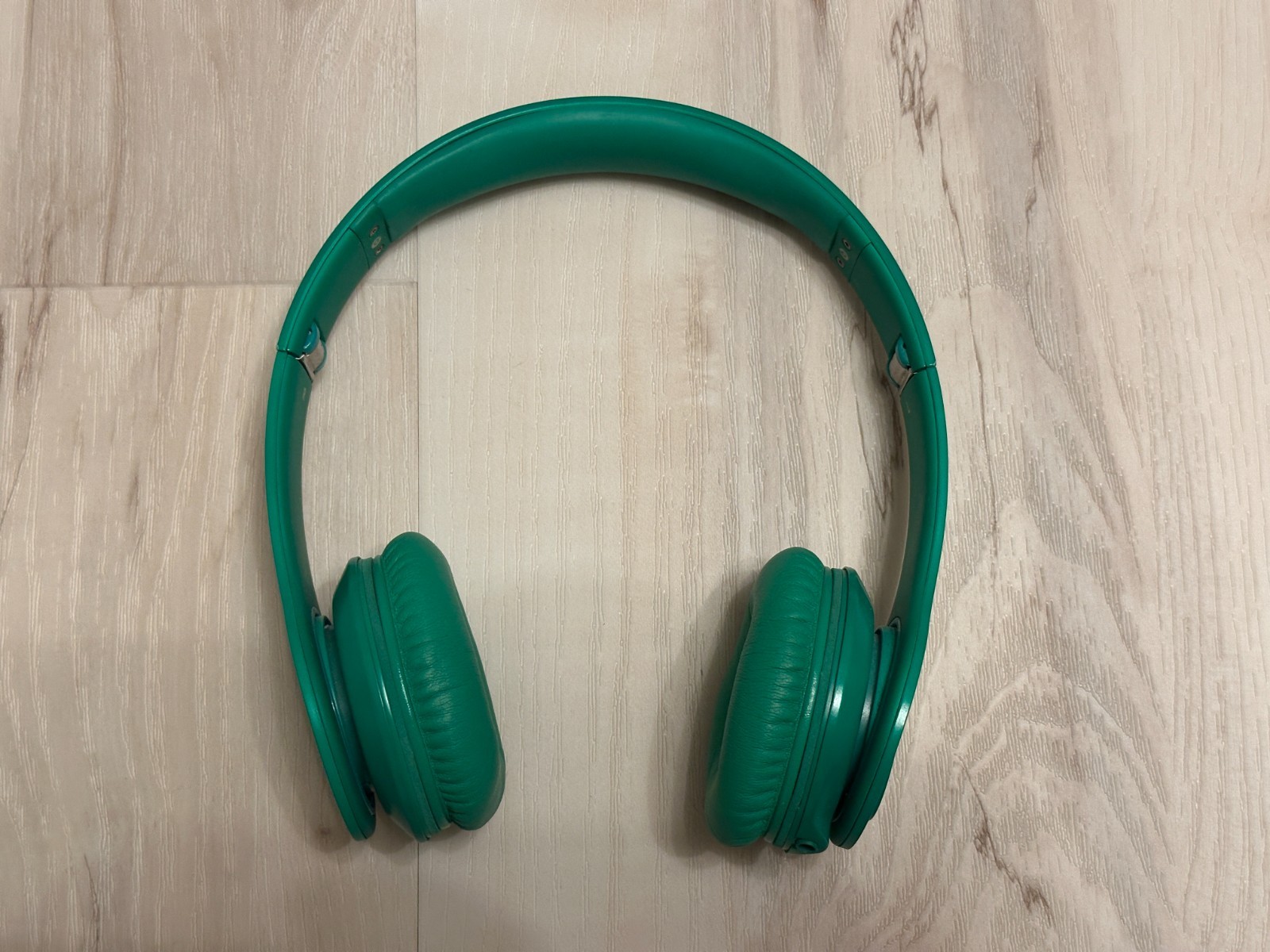 Beats by Dr. Dre Solo HD Wired on Ear Headphones with Box – GREEN – No Aux Cord