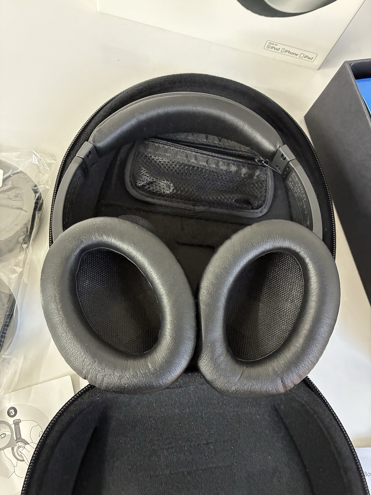 Bose QC15 Quiet Comfort Headphones Black And Silver Plus Extra Ear Pads With Box