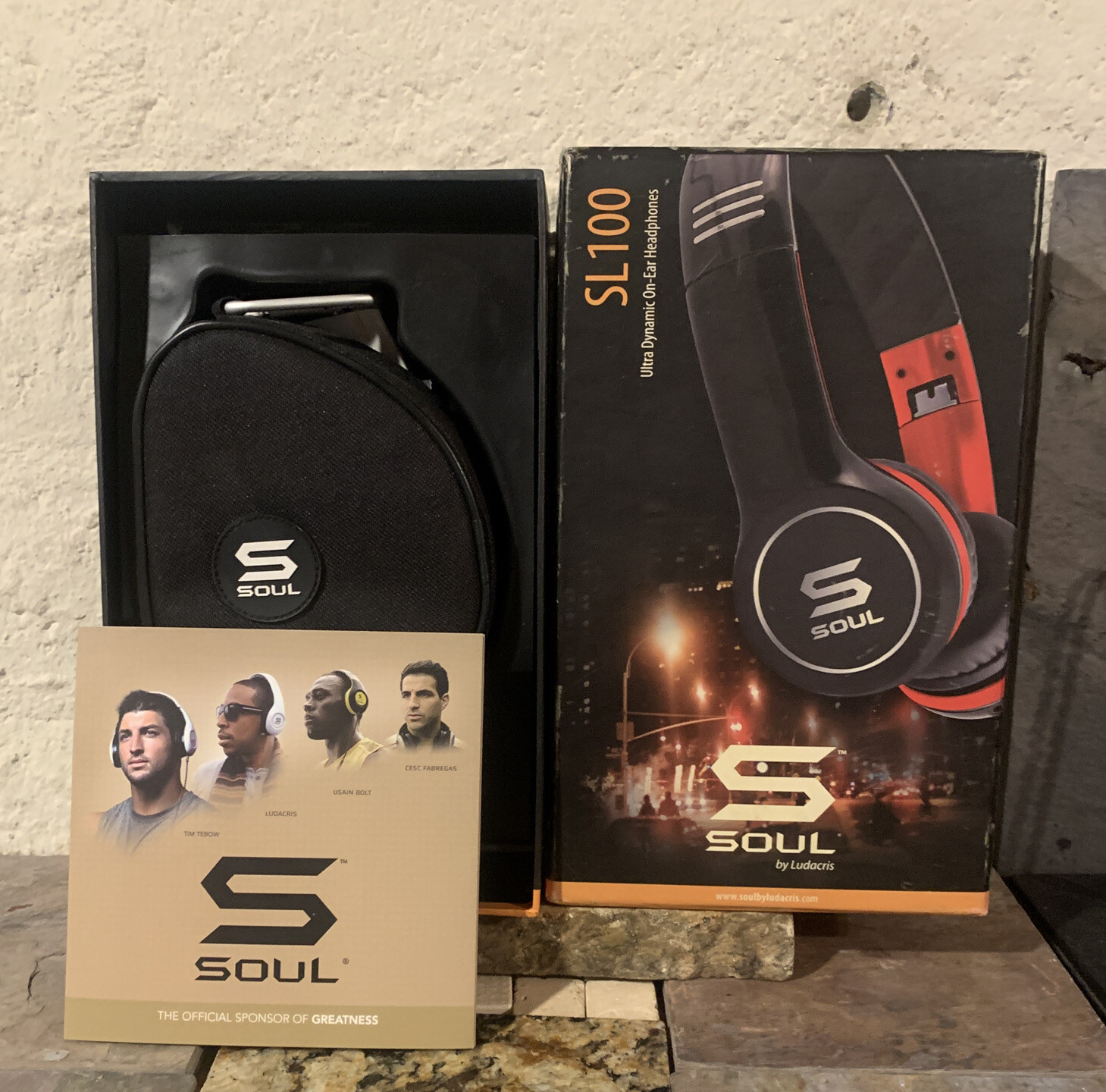 SOUL by Ludacris SL100 Ultra Dynamic On-Ear Headphones Black/Red Complete Unused