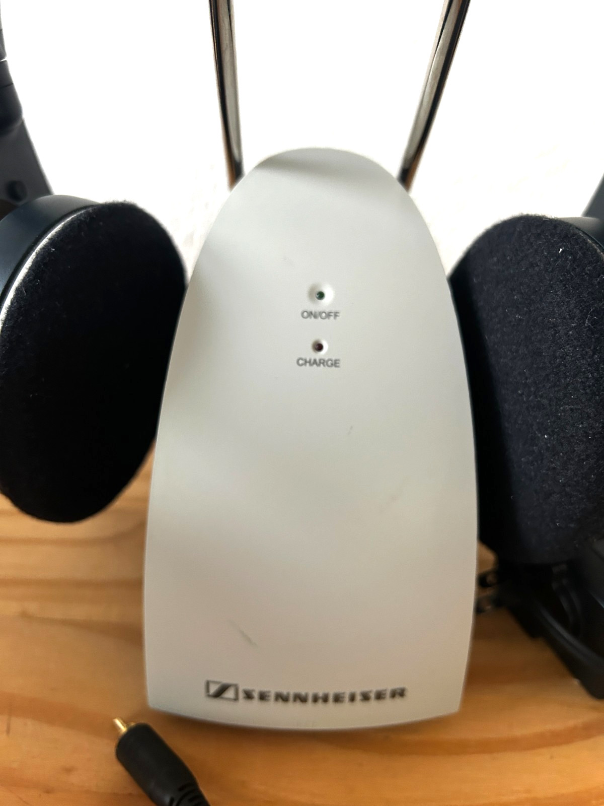 Sennheiser RS 120 Wireless Headphones System w/ Dock HDR 120 On-Ear, Cords