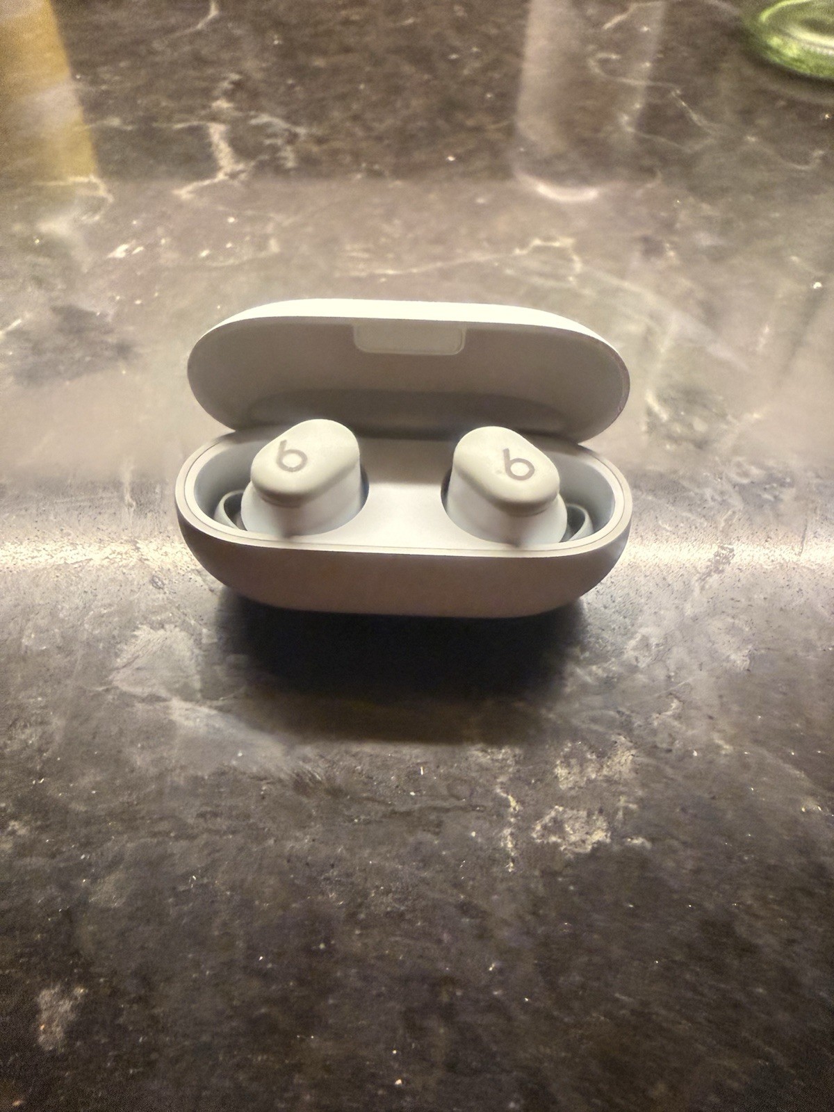 Beats by Dr. Dre Solo2 Bluetooth True Wireless In-Ear Earbuds Case White