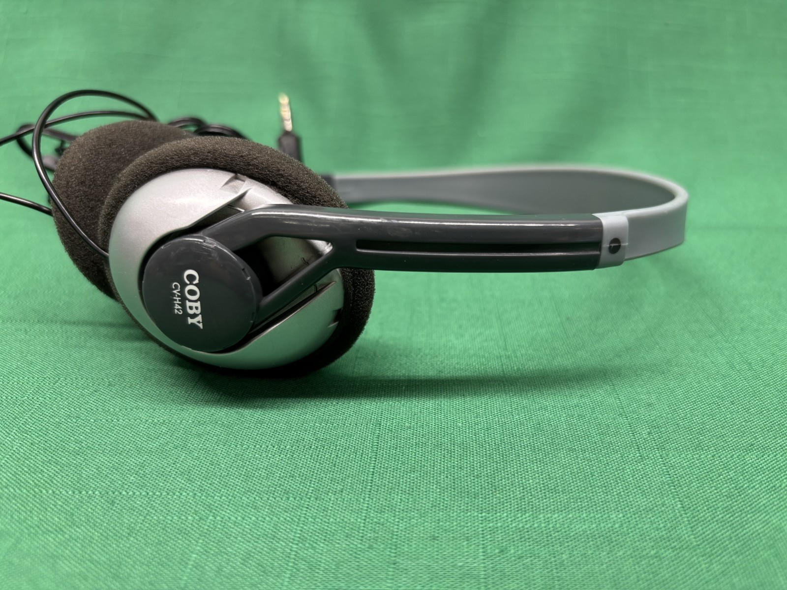 VTG Coby CV-H42 Wired Lightweight On-Ear Headphones W/3.5mm Jack, Silver (11H)