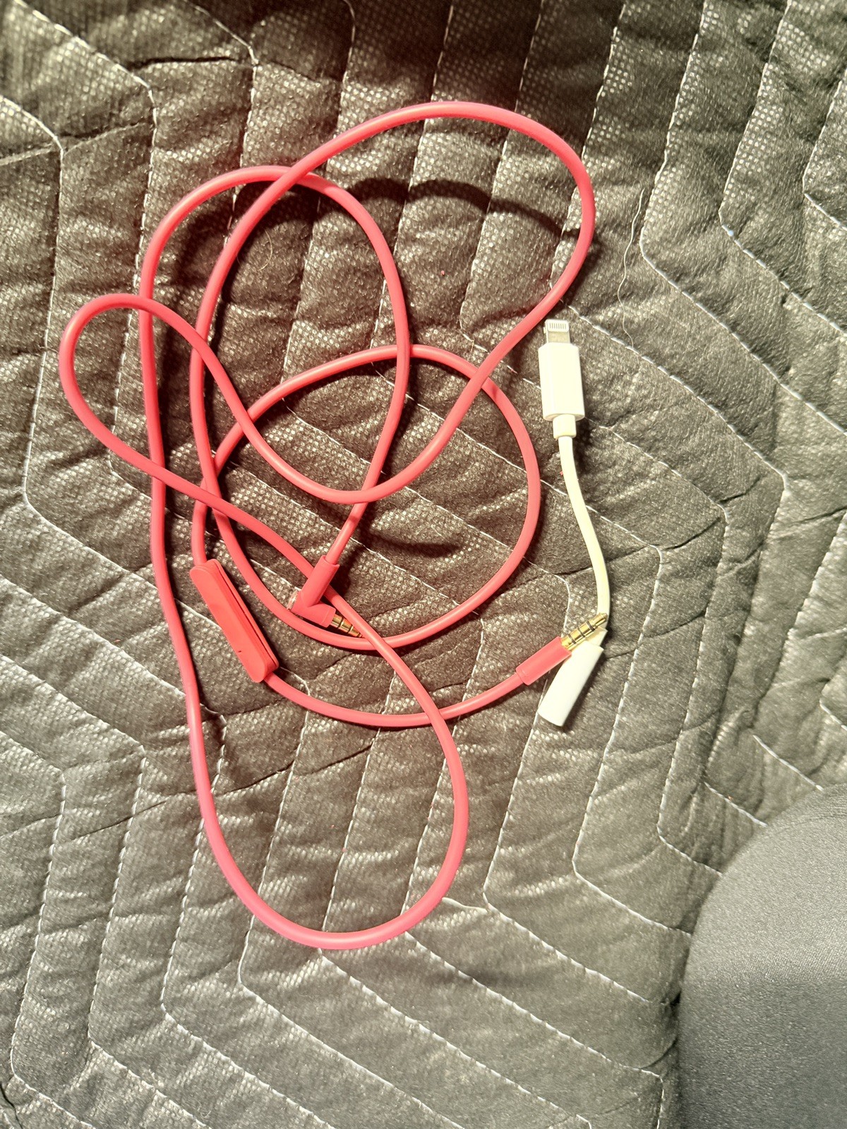 Beats by Dr. Dre Solo2 Wired On-Ear Headphones – Blush Rose – MHNV2AM/A Works