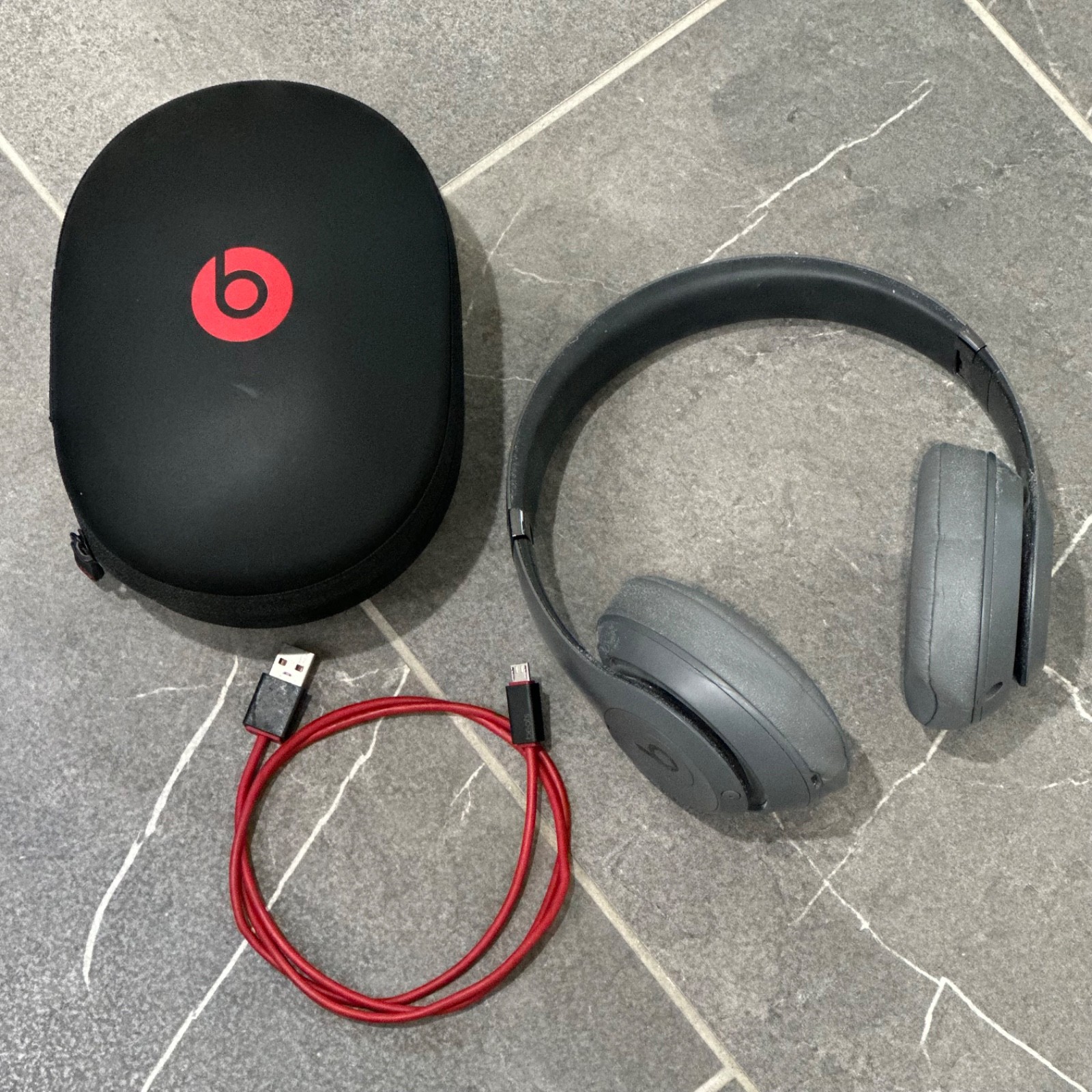 Beats by Dre Solo3 Wireless Headphones Matte Gray Bluetooth – Case
