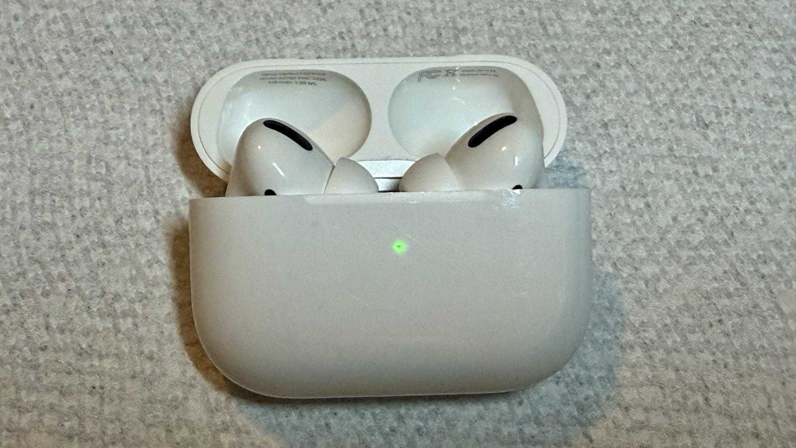 Apple AirPod Pro 1st Gen with MagSafe Charging Case A2190