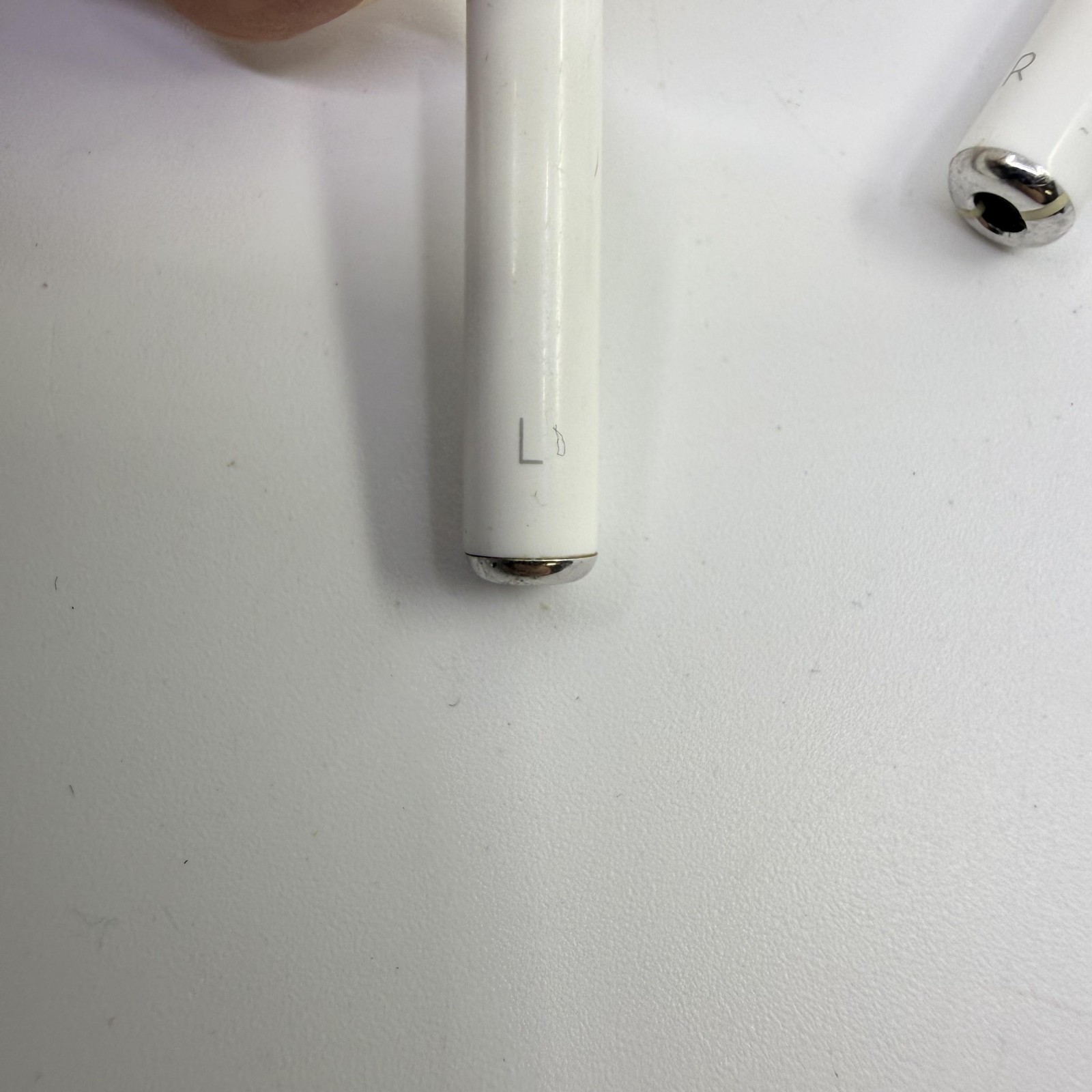 Apple AirPods A1602 EMC 2862 White Earbuds Charging Case Lightning Bluetooth*