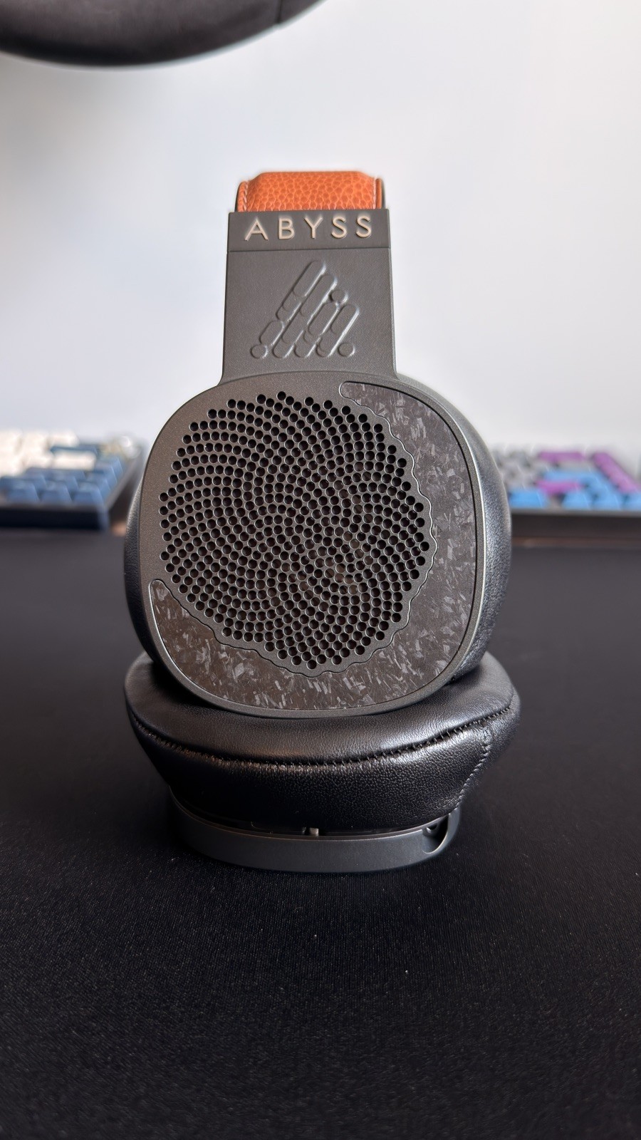 ABYSS Diana MR Forged Carbon Planar Magnetic Headphones 4.4mm Cable Box + 2 Pads
