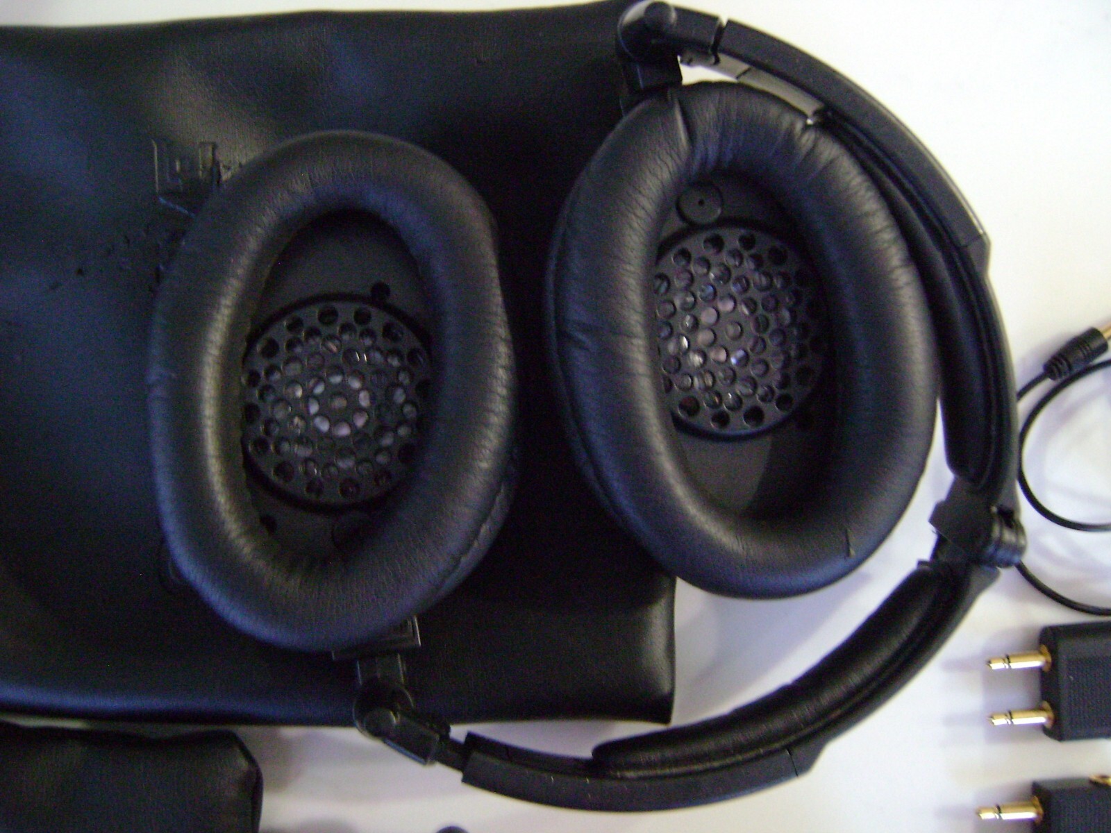 Creative HN-700 Active Noise-Canceling Folding Headphones Airplane Adapter Aux