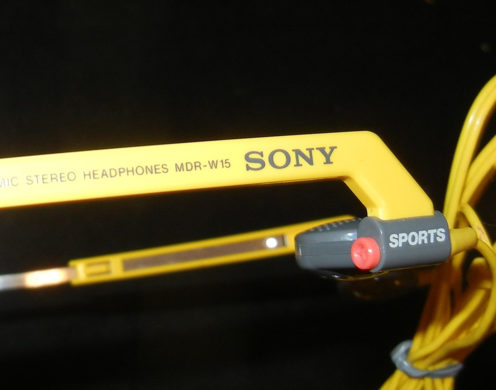 Vintage SONY Walkman Sports Dynamic Stereo Headphones MDR-W15 Yellow TESTED