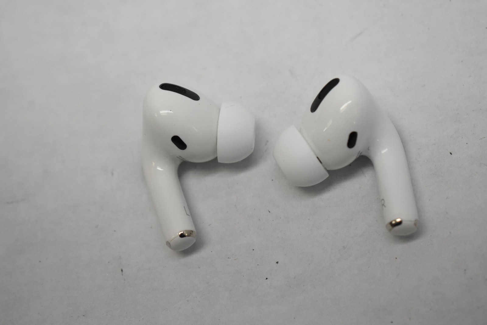 Apple AirPods Pro Wireless Earbuds 1st Gen MagSafe Charging Case White A2190