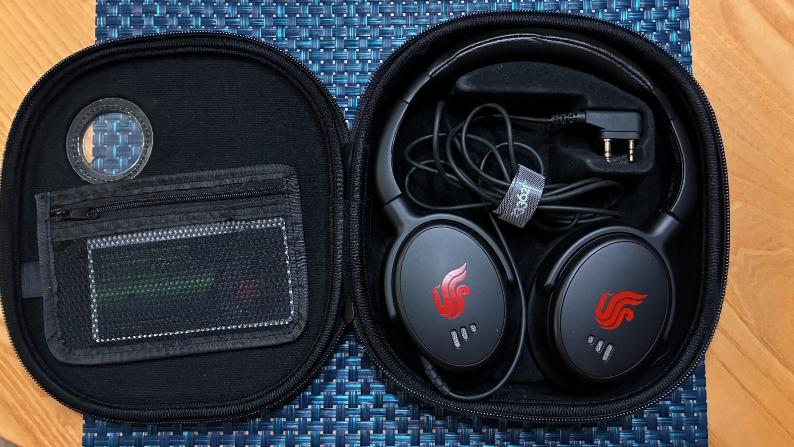 Air China Over the Head Earphones Vintage with Case – PREOWNED