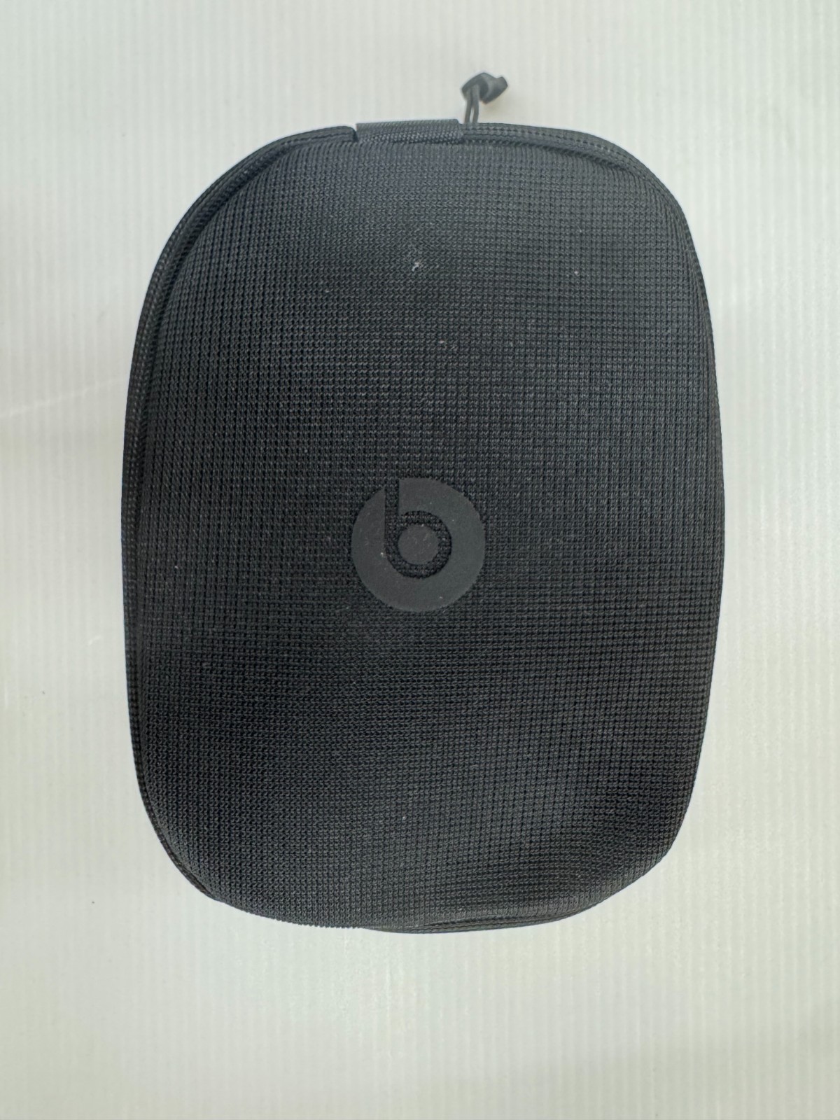 Beats Solo 4 Black and Gold