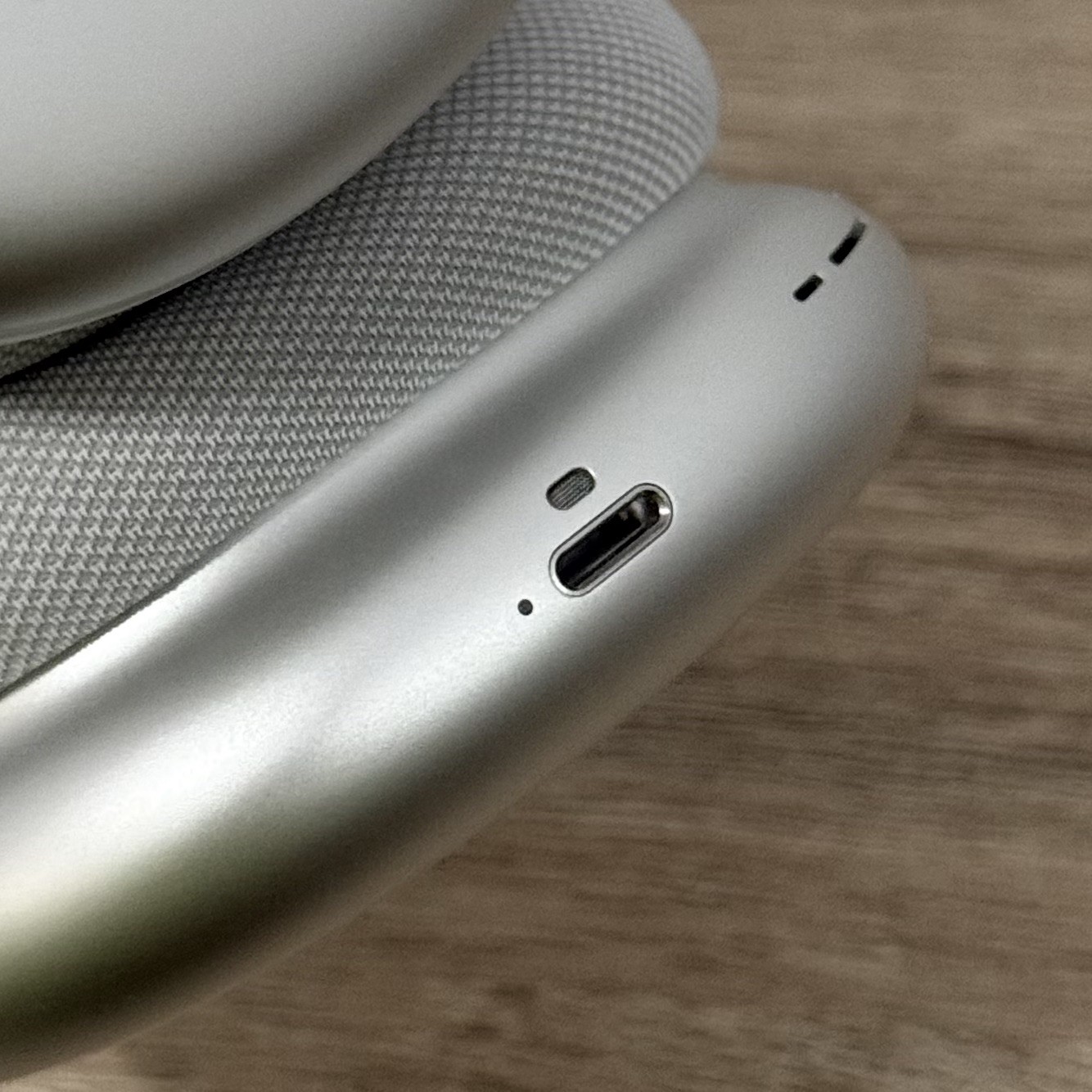 Apple AirPods Max A2096 1st Gen Bluetooth Headphones Lightning White Silver